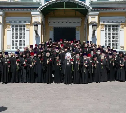 В канун Дня Великой Победы студенты Алматинской духовной семинарии приняли участие в торжественной церемонии возложения венков в к мемориалу Славы в парке имени 28-ми Гвардейцев Панфиловцев